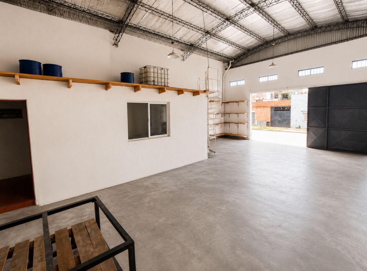 Foto de Venta Galpon casa con garaje loft en Casanova, imagen 5