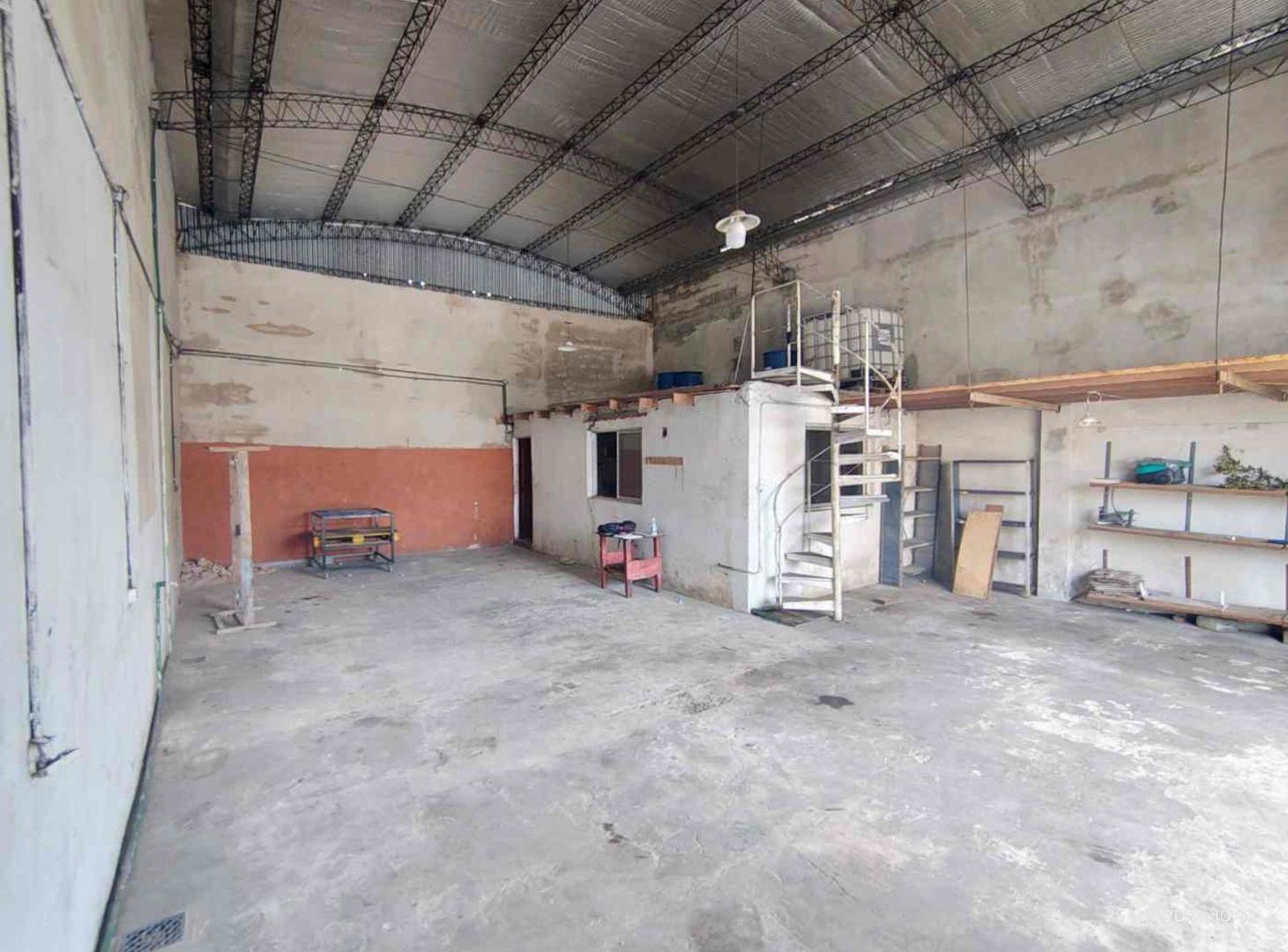 Foto de Venta Galpon casa con garaje loft en Casanova, imagen 2