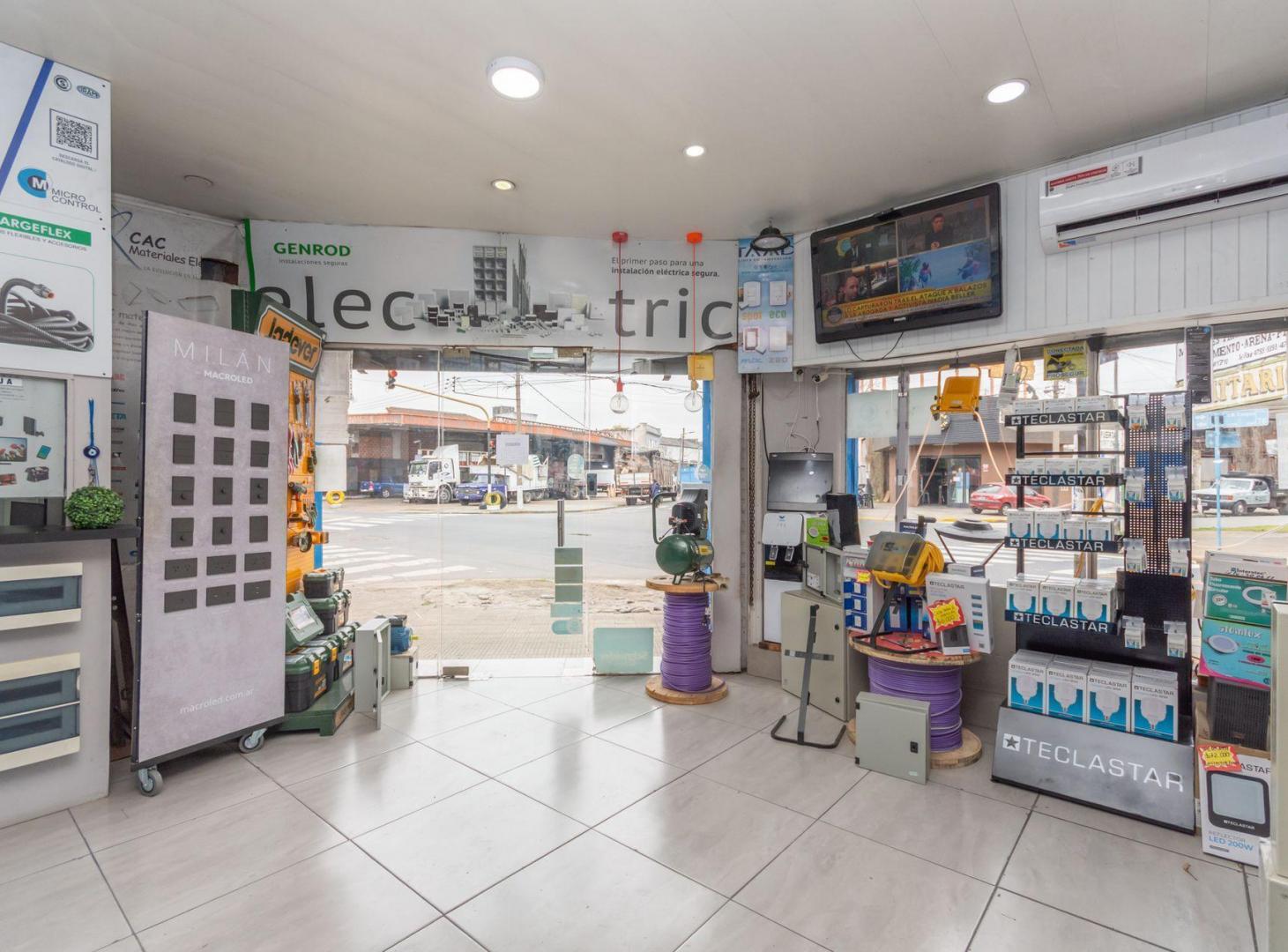 Foto de VENTA LOCAL/DEPÓSITO DOBLE PLANTA ESQUINA SAN MART, imagen 5