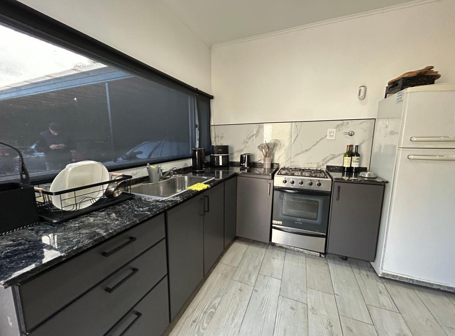 Foto de CASA 4 AMB. C/ COCHERA AMPLIA Y PILETA A ESTRENAR, imagen 2