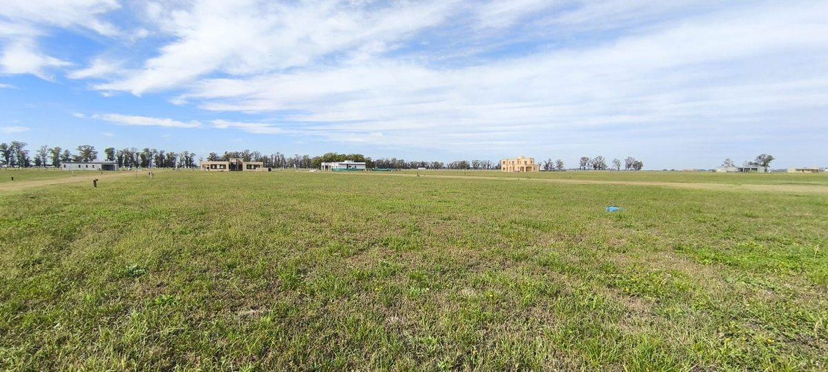 Foto de LOTE EN BARRIO LOS TRES PINOS 1340 m2 PERMUTA, imagen 2