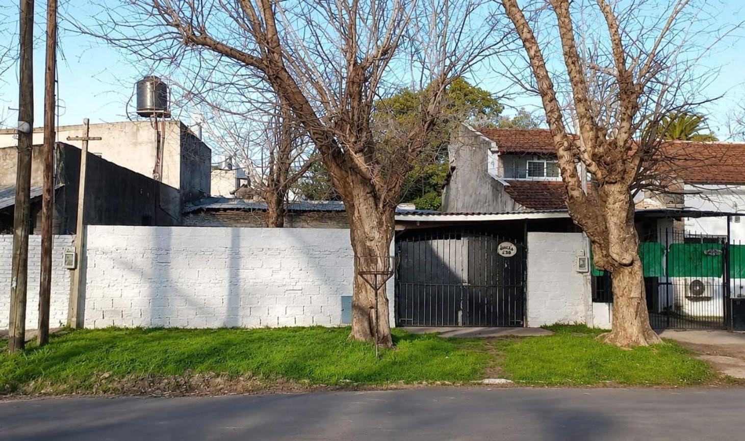 Foto de CASA 3 AMB. CON AMPLIO JARDIN Y COCHERA MORENO, imagen 1