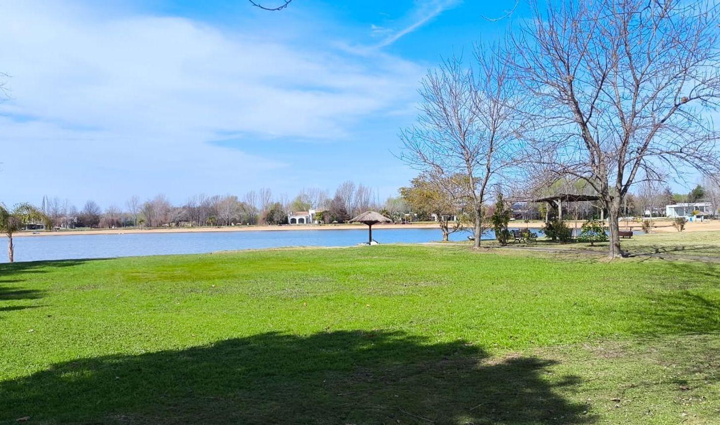 Foto de ISLA DEL ESTE LOTE CON 35M DE FRENTE AL CANAL, imagen 3