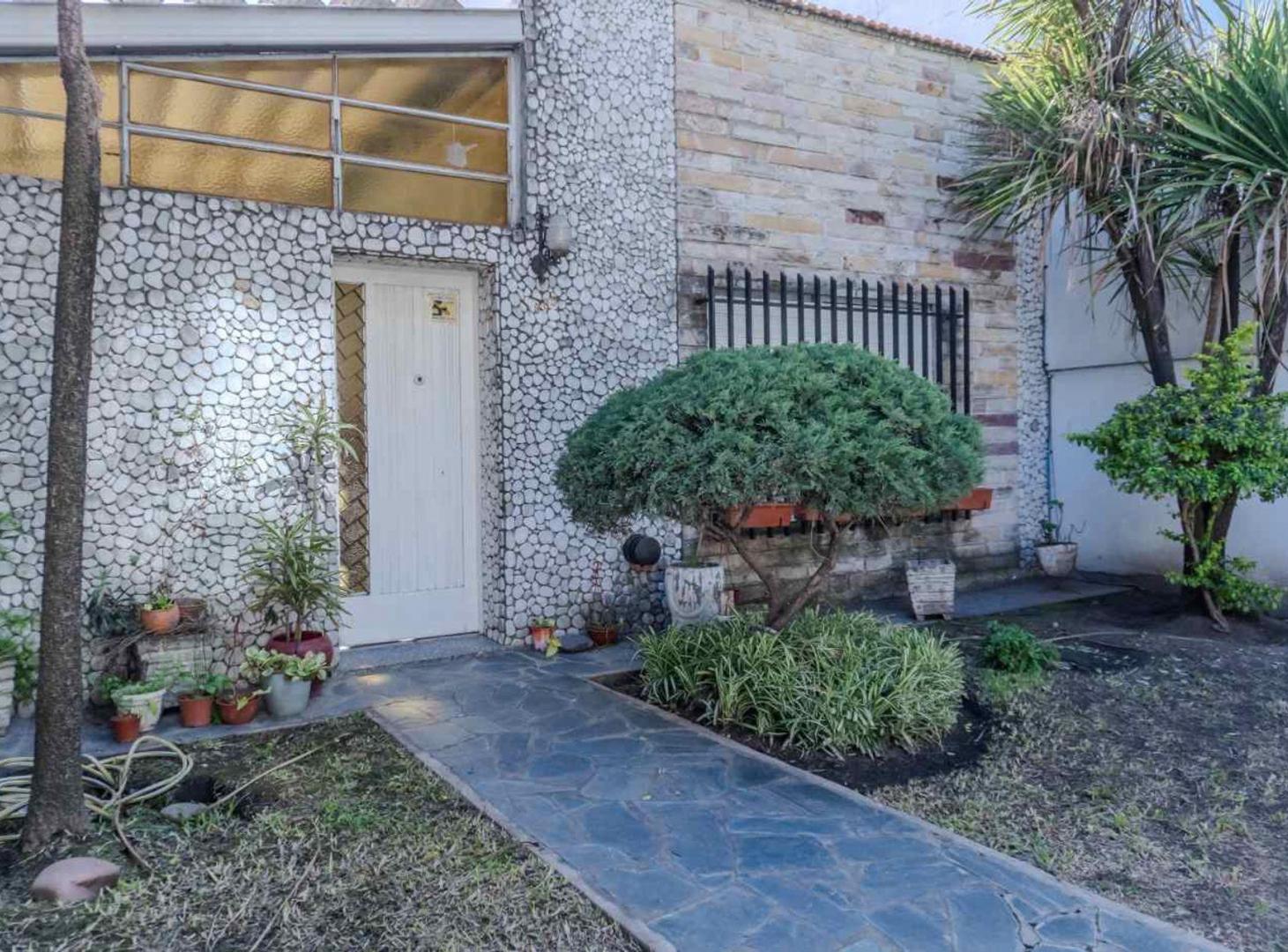 Foto de venta casa 4 ambientes montecastro patio y terraza, imagen 3