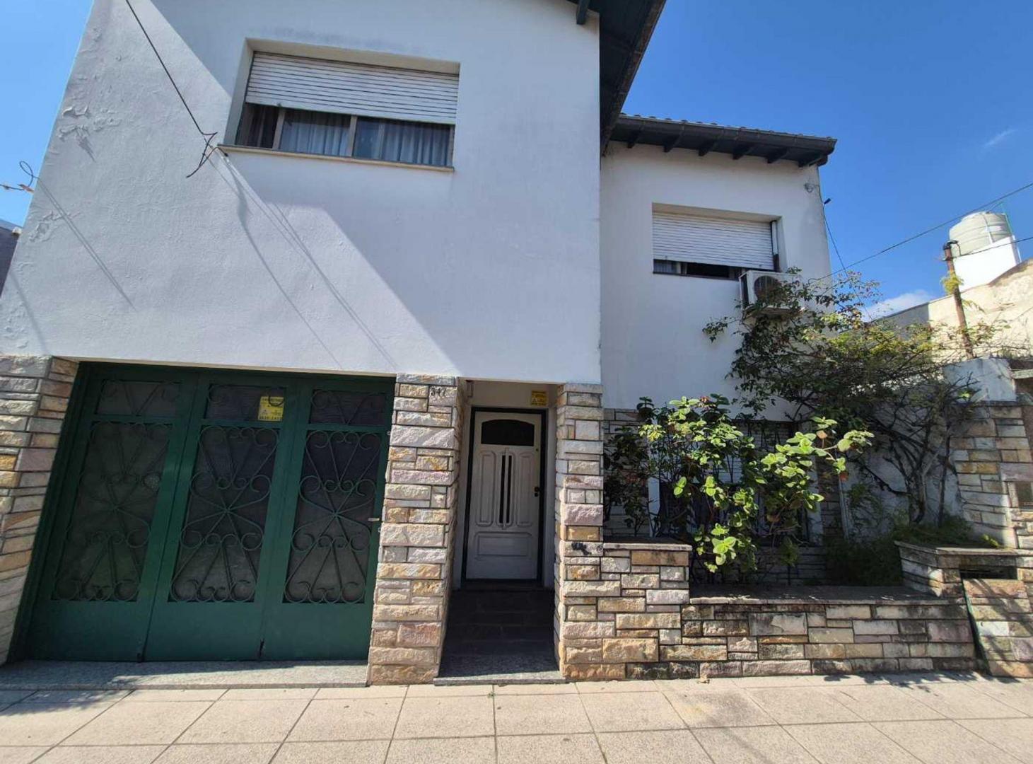 Foto de Casa 6 ambientes cochera patio y fondo libre, imagen 4