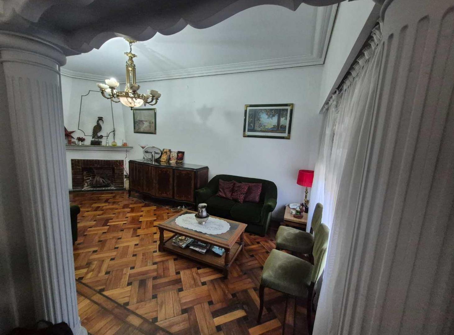 Foto de Casa 6 ambientes cochera patio y fondo libre, imagen 3