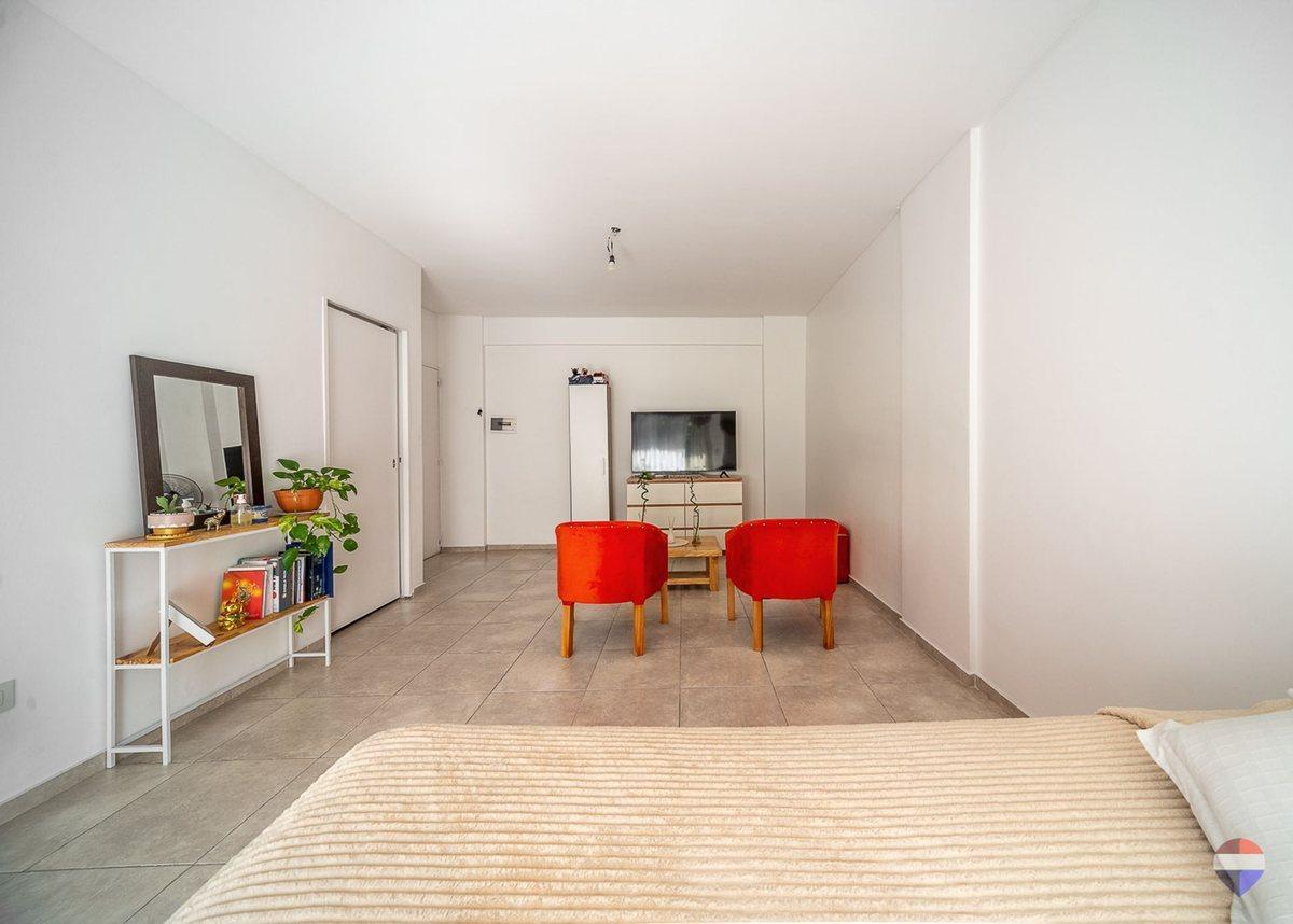Foto de Venta Monoambiente con balcon Flores, imagen 1