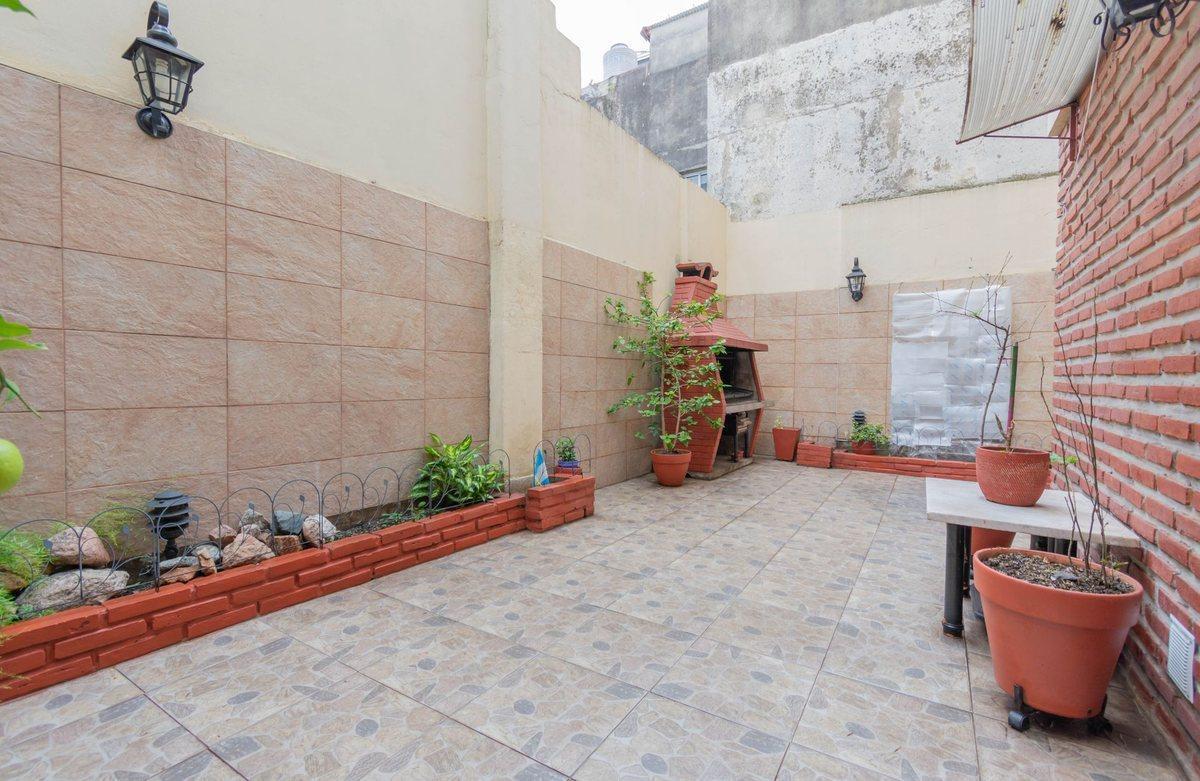Foto de DEPTO TIPO PH EN PB VENTA 2 AMB V GRAL MITRE PATIO, imagen 1