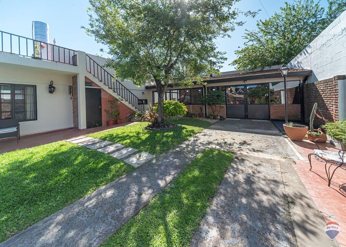Foto de Casa 5 ambientes venta Ramos Mejia con jardin, imagen 2