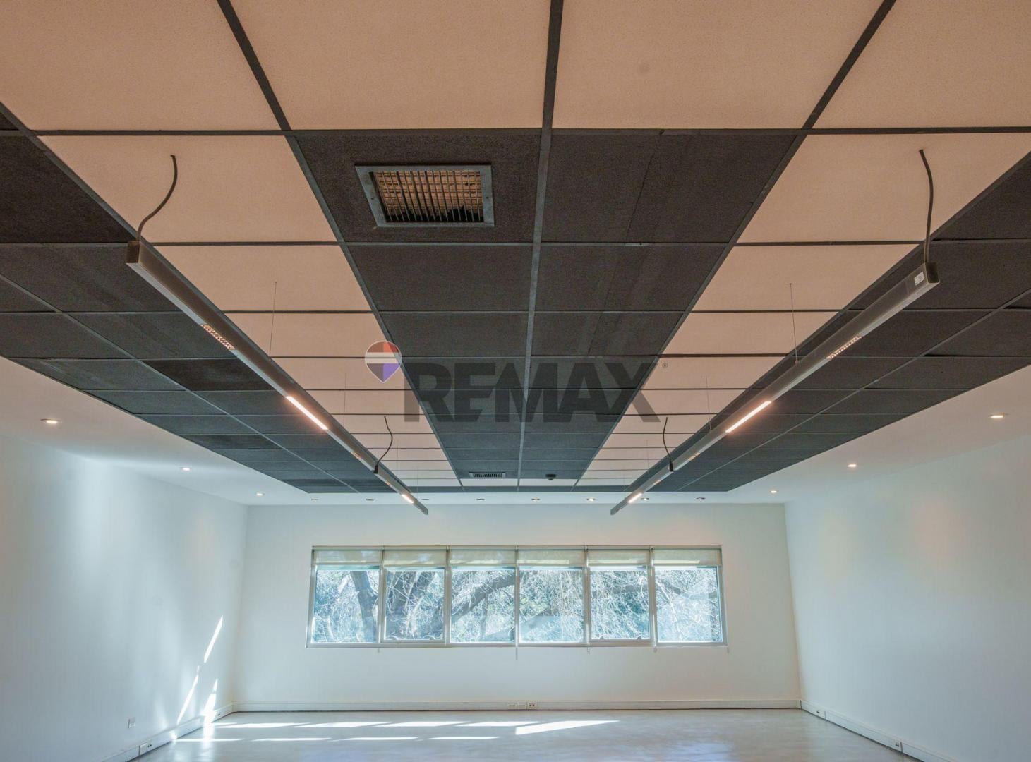 Foto de VENTA OFICINA EDIFICIO BUREAU PILAR CON COCHERA, imagen 3
