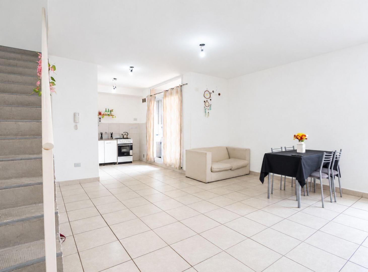 Foto de VENTA DUPLEX 3 AMBIENTES CON BALCON EN CHACARITA, imagen 1