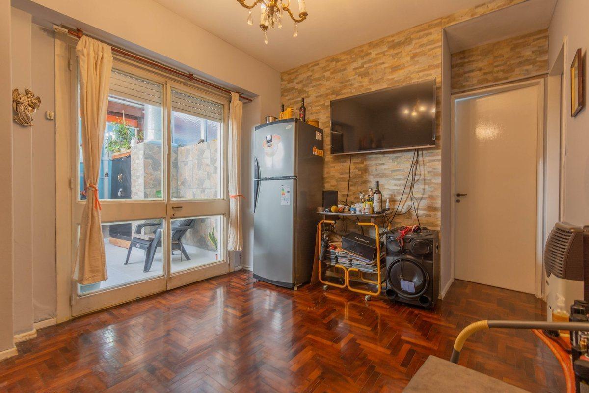 Foto de DEPTO EN VENTA 2 AMB BALVANERA PATIO CUB PARRILLA, imagen 2