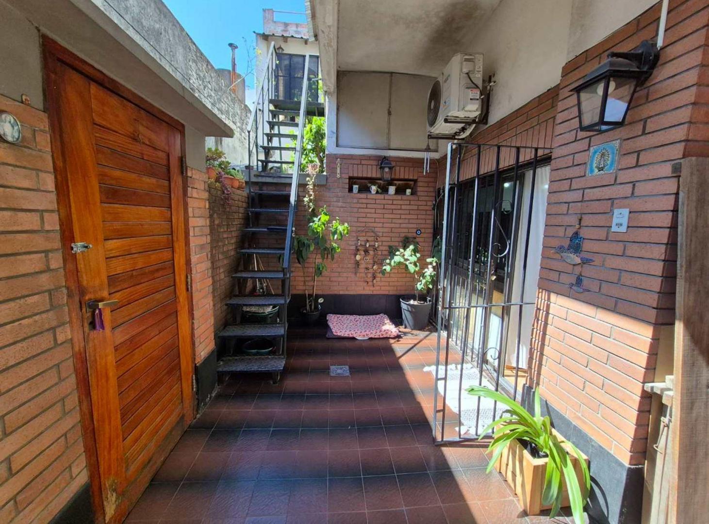 Foto de Excelente PH 3 ambientes con patio y terraza, imagen 2