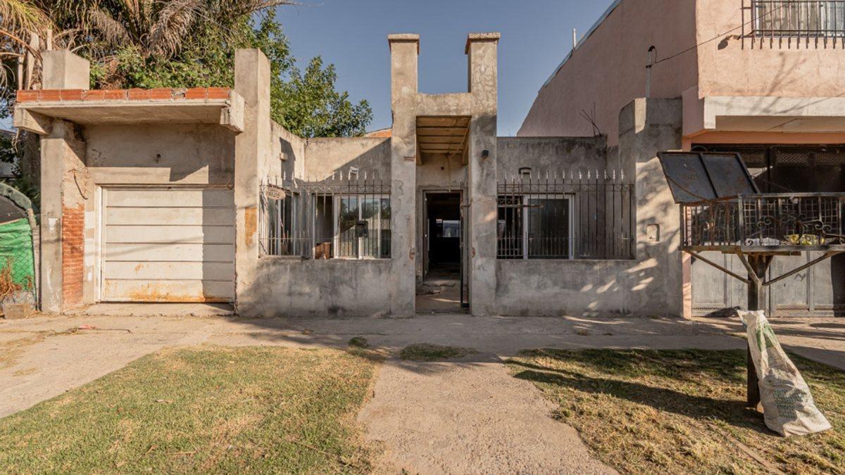 Foto de Casa Garín 3 ambientes con cochera y quincho, imagen 1