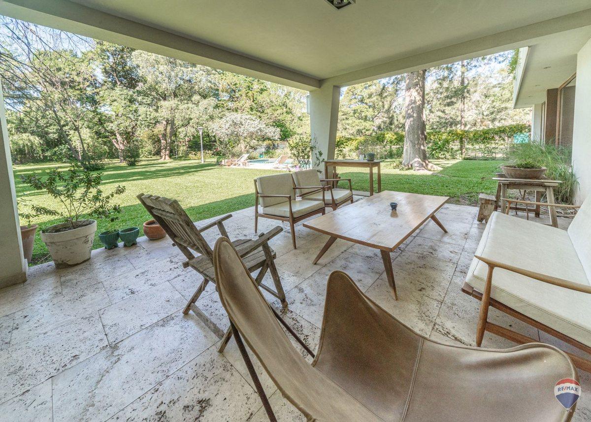 Foto de Venta casa 7 amb en Parque Leloir pileta cocheras, imagen 3