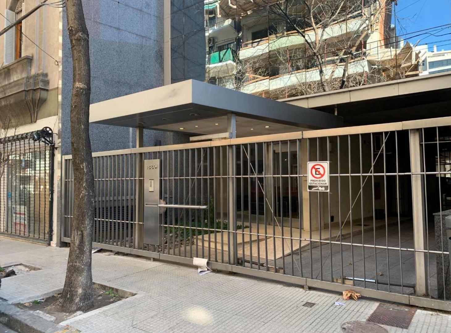 Foto de VENTA OFICINA RECOLETA PISO COMPLETO LUMINOSA, imagen 1