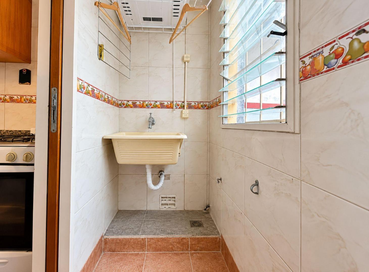 Foto de VENTA DEPARTAMENTO 3 AMB VILLA GRAL MITRE LUMINOSO, imagen 2
