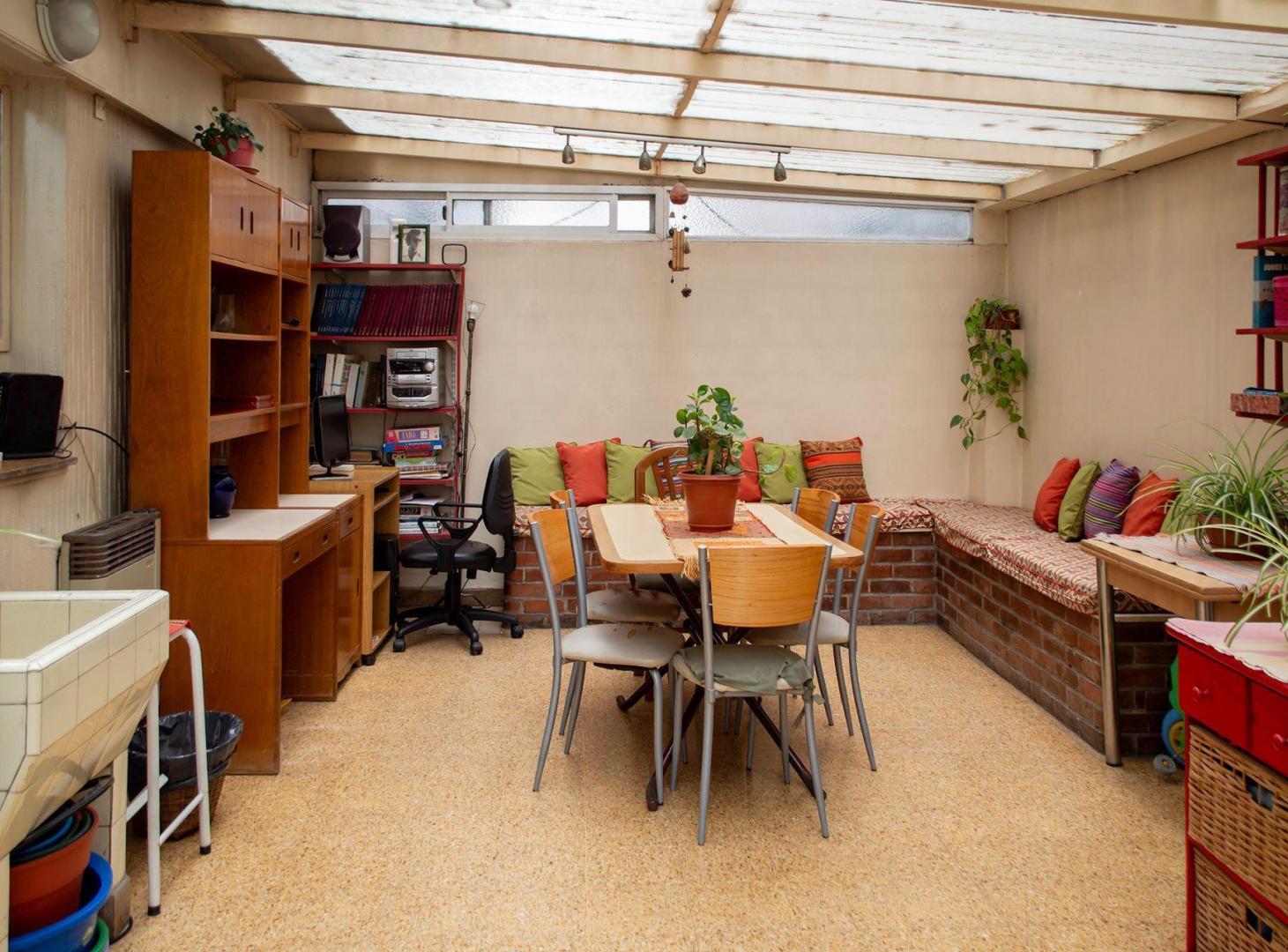 Foto de Unico 4 Ambientes con Quincho Patio y Dependencia, imagen 1