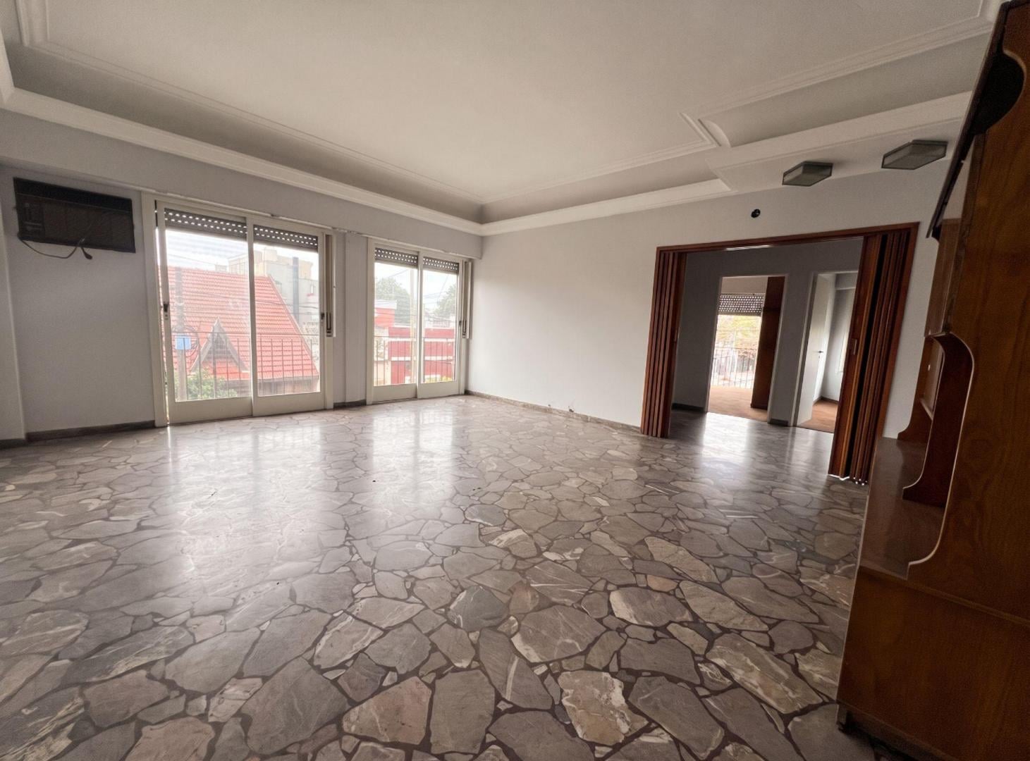 Foto de Casa con 4 Locales en Venta en Haedo, imagen 2