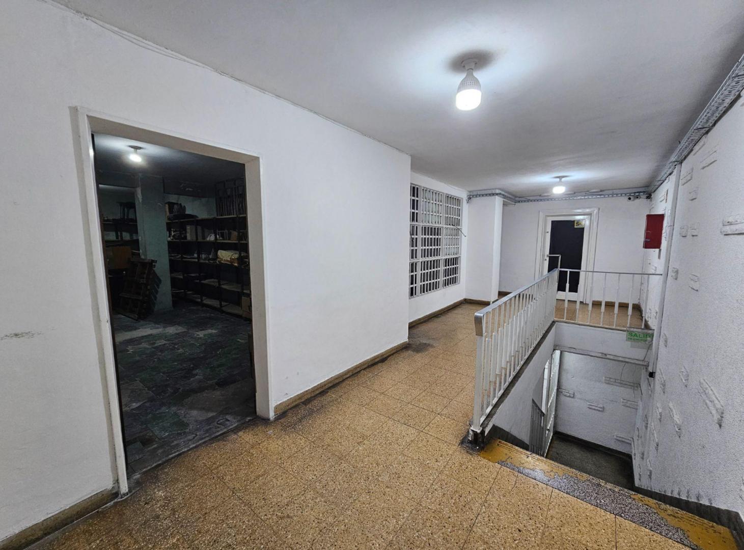 Foto de Depósito o local en venta en Once. Ideal para MeLi, imagen 1