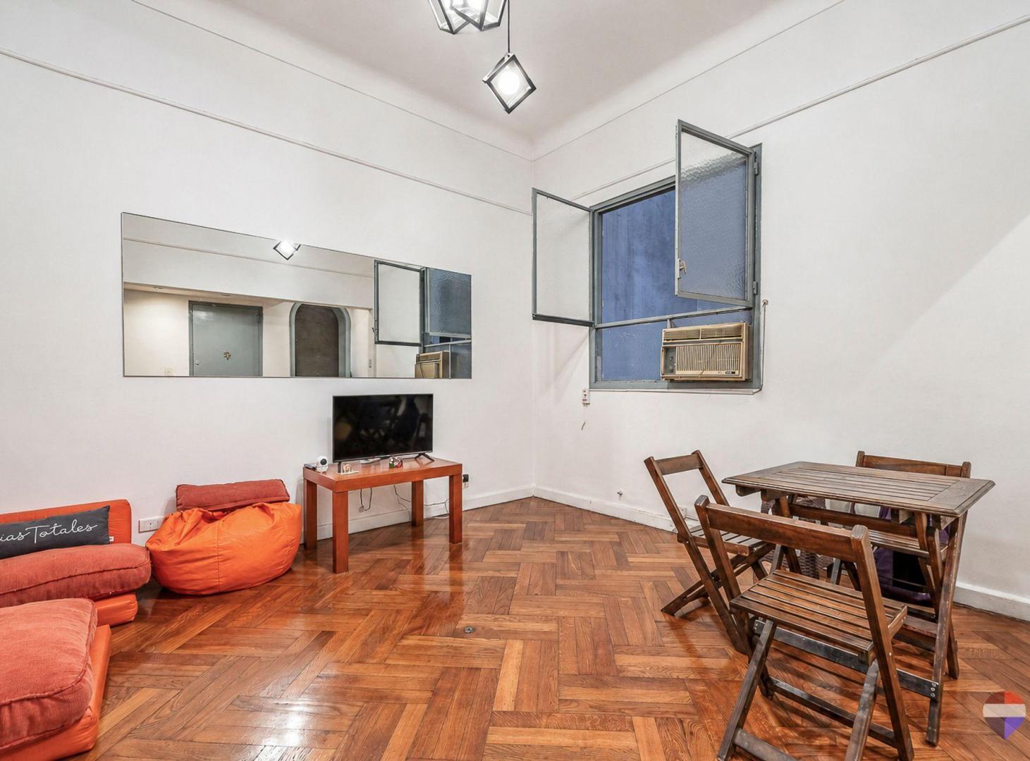 Foto de VENTA DEPTO 4 AMB EN MONSERRAT OPORTUNIDAD, imagen 3