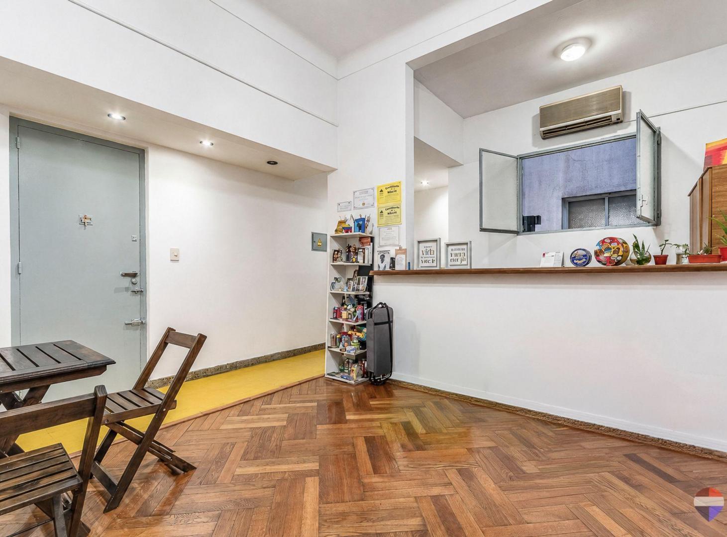 Foto de VENTA DEPTO 4 AMB EN MONSERRAT OPORTUNIDAD, imagen 2