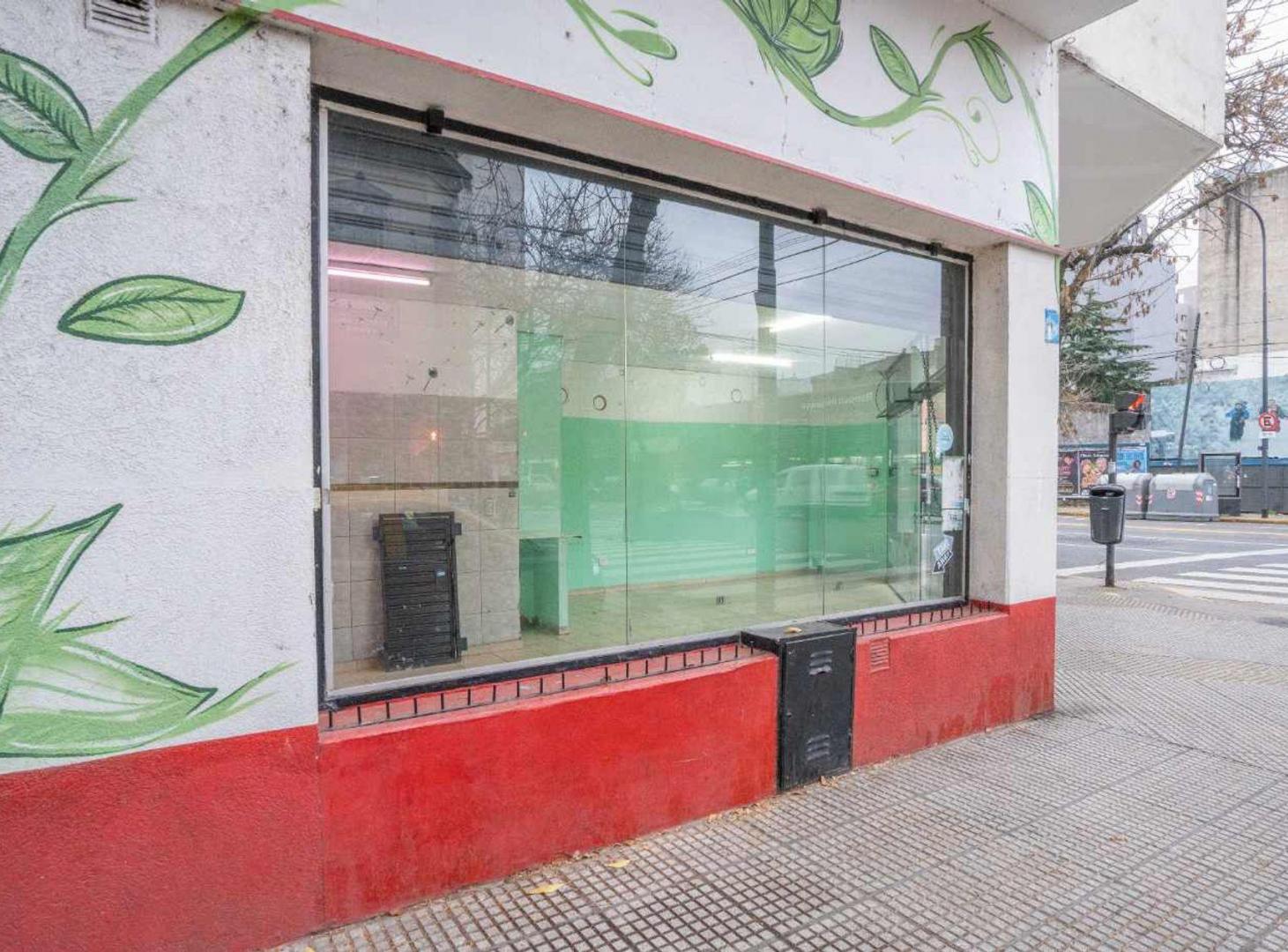 Foto de Local en Esquina sobre Av. Jujuy, Gran Visibilidad, imagen 5