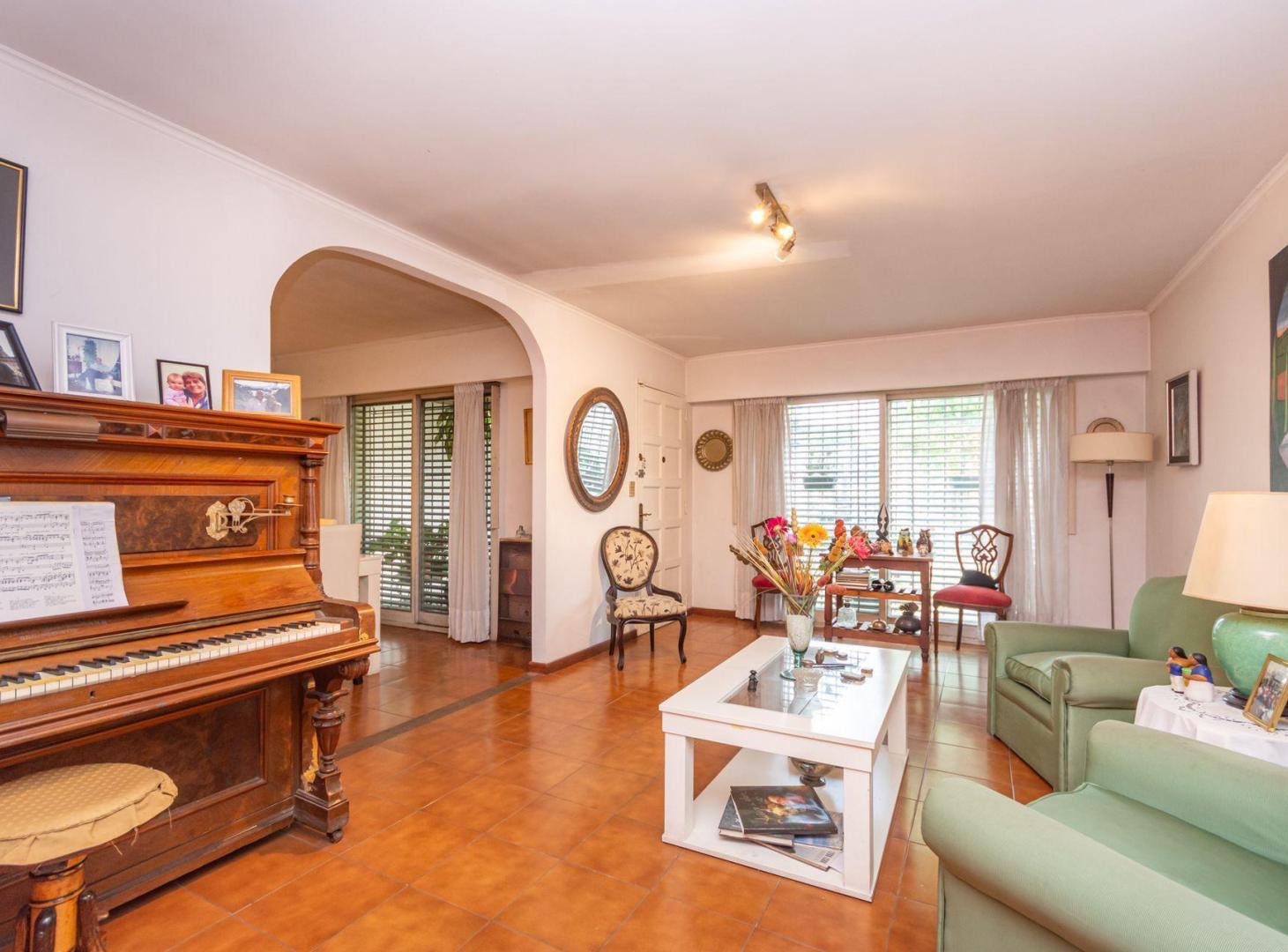 Foto de VENTA CASA 4 AMB COCHERA JARDIN PILETA OLIVOS, imagen 3