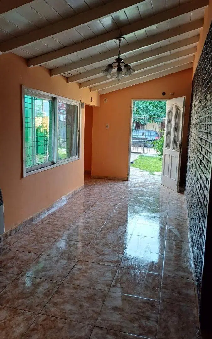 VENTA CASA CASTELAR SUR CALLE JUAN VUCETICH 2900, 184M2,JARDIN,PARRILLA, TERRAZA 2