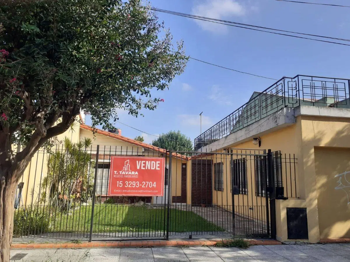 Casa con 184 m² totales y 2 dormitorios en venta en Castelar 4