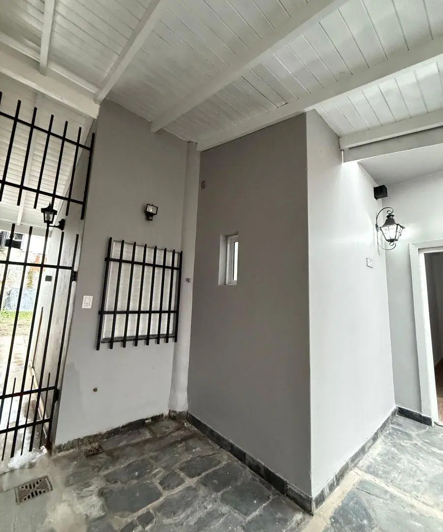 ALQUILER CHALET 4AMBIENTES MORON SUR CALLE SUCRE 1100 E/VUCETICH 2