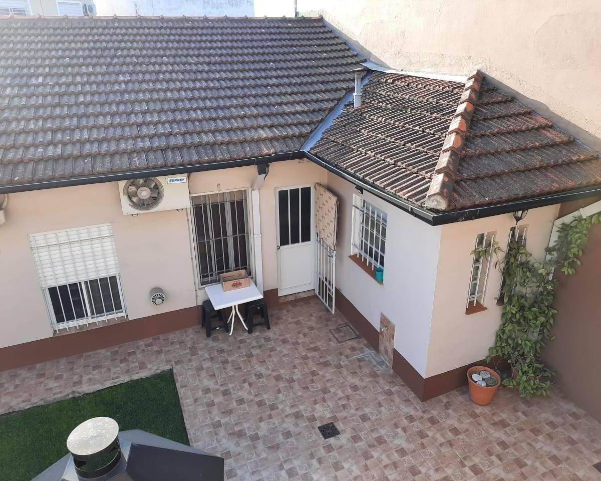 Local . | Av. Hipolito YRIGOYEN al 14800