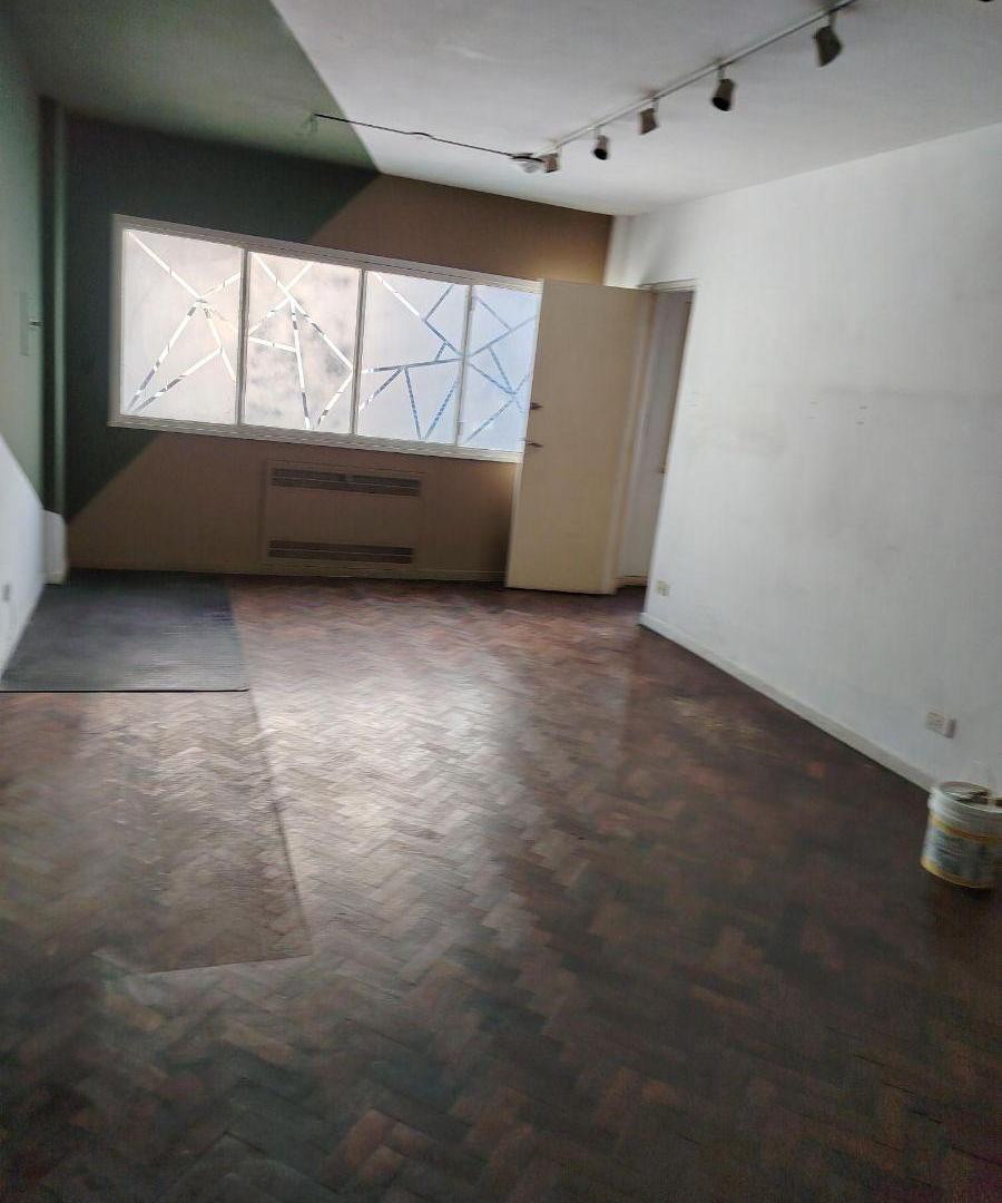 Oficina al fte todo luz 2 unidas de 65 m2 1 baño buen edificio $ 200.000