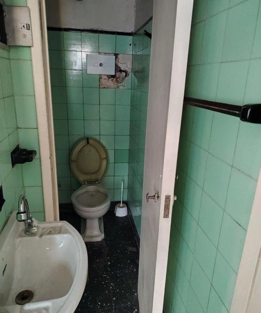 Oficina al fte todo luz 2 unidas de 65 m2 1 baño buen edificio $ 200.000 5