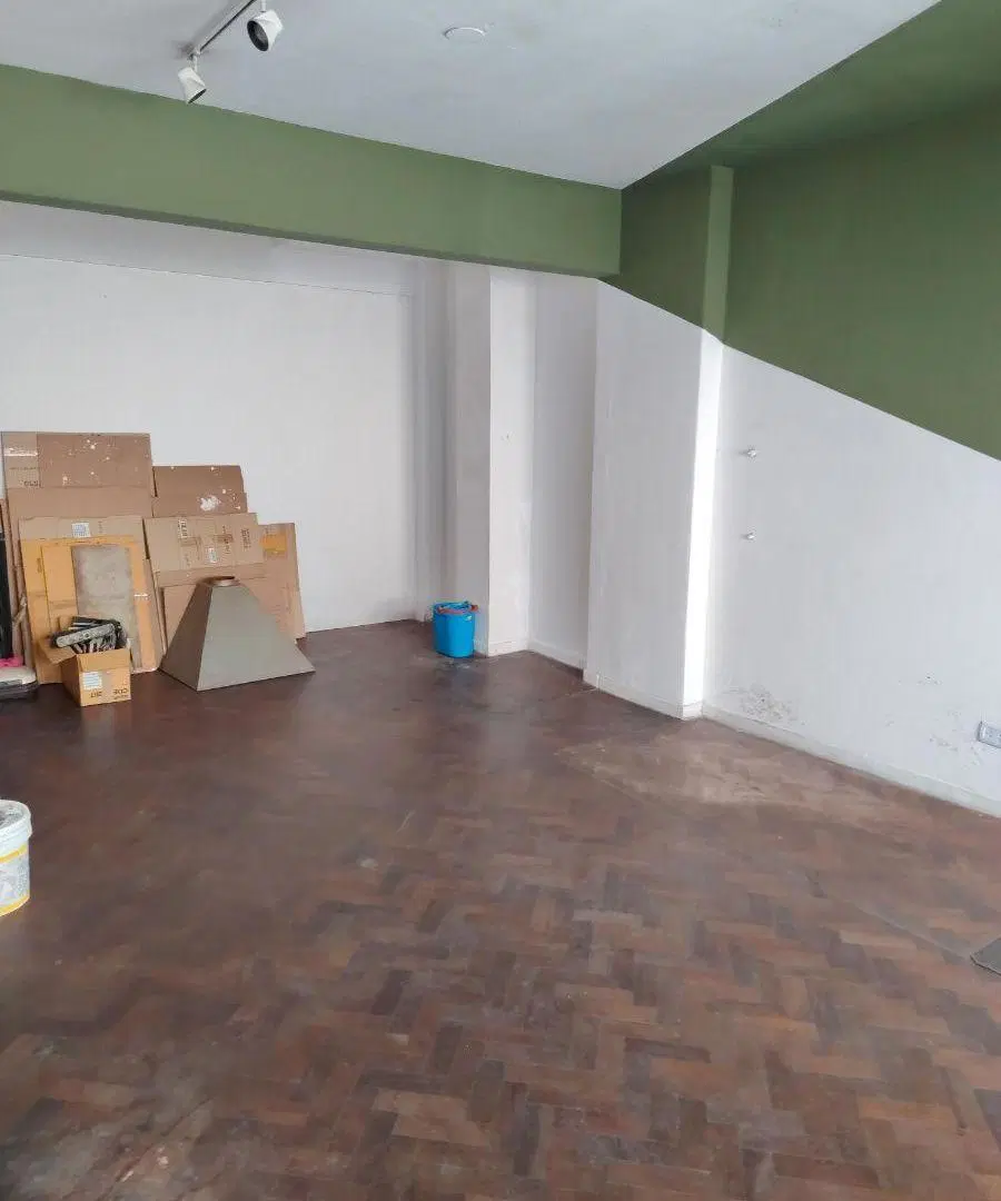 Oficina al fte todo luz 2 unidas de 65 m2 1 baño buen edificio $ 200.000 4