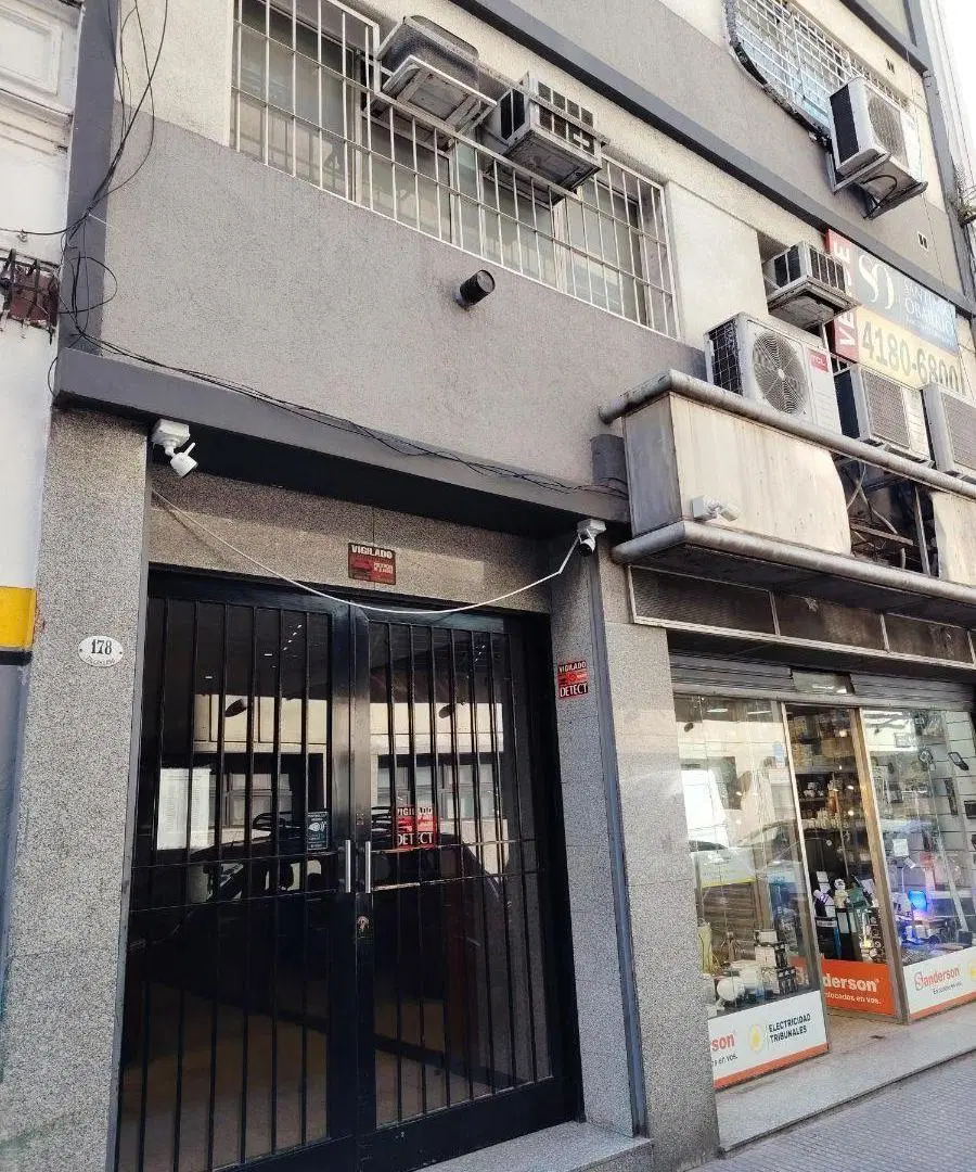 Talcahuano y Peron oficina al Fte todo luz doble fte, con baño 2 ofic unidas de 40+27 m2 2