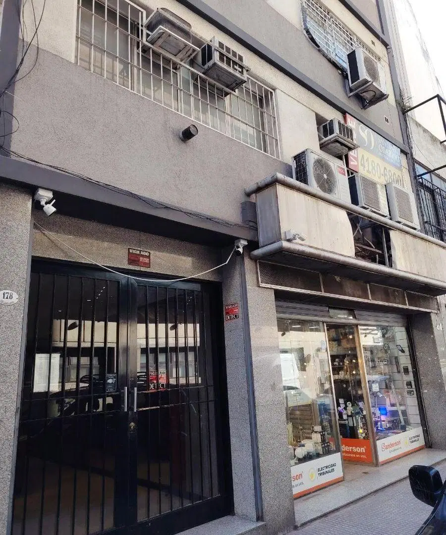 Talcahuano y Peron oficina al Fte todo luz doble fte, con baño 2 ofic unidas de 40+27 m2 3
