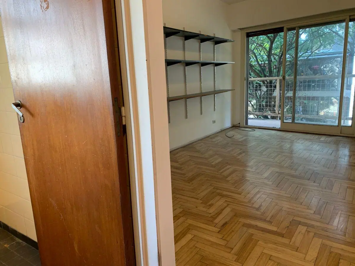 Lindisimo y amplio 2 ambientes totalmente externo, en piso 7 con balcón corrido a la calle 3