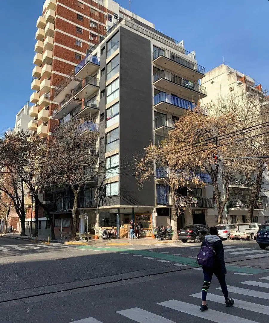 Lindísimo semipiso de 2 ambientes en esquina de Maure y Zapata, con amplio balcón 2