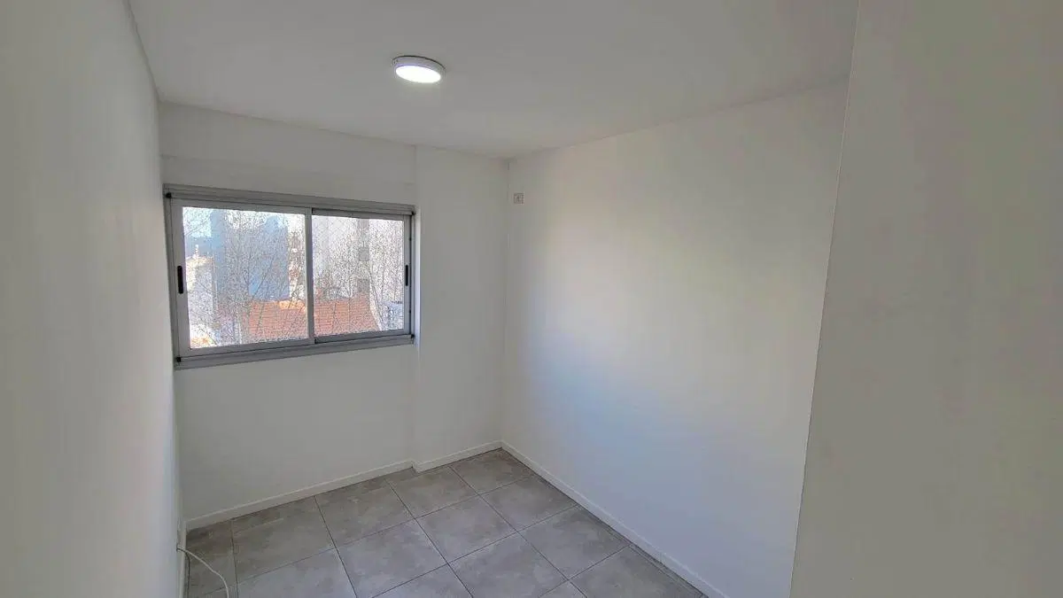 Departamento de 60 m2 con 2 dormitorios en alquiler en Caballito. COCHERA FIJA 3