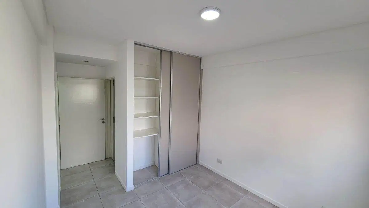 Departamento de 60 m2 con 2 dormitorios en alquiler en Caballito. COCHERA FIJA 4