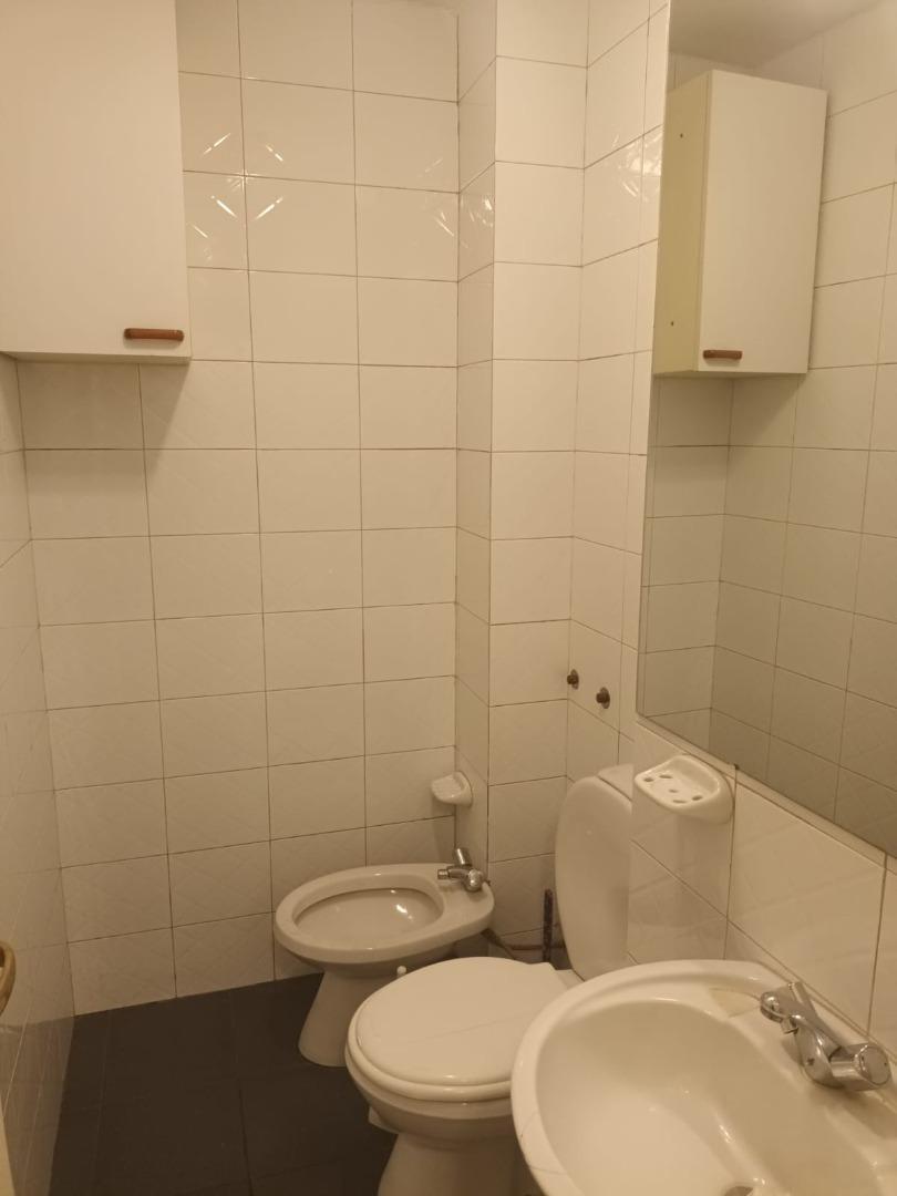 Foto de exc oficina recepcion y 3 despachos 2 baños mts subte B, imagen 5