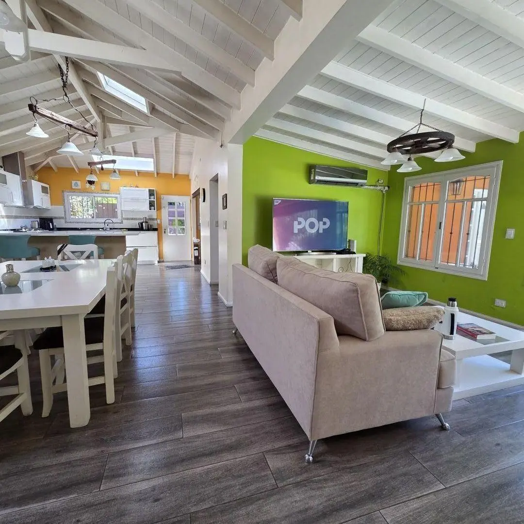 Casa en Venta 3 Dormitorios en Parque Leloir Lote 719 m² Pileta Una Planta 4