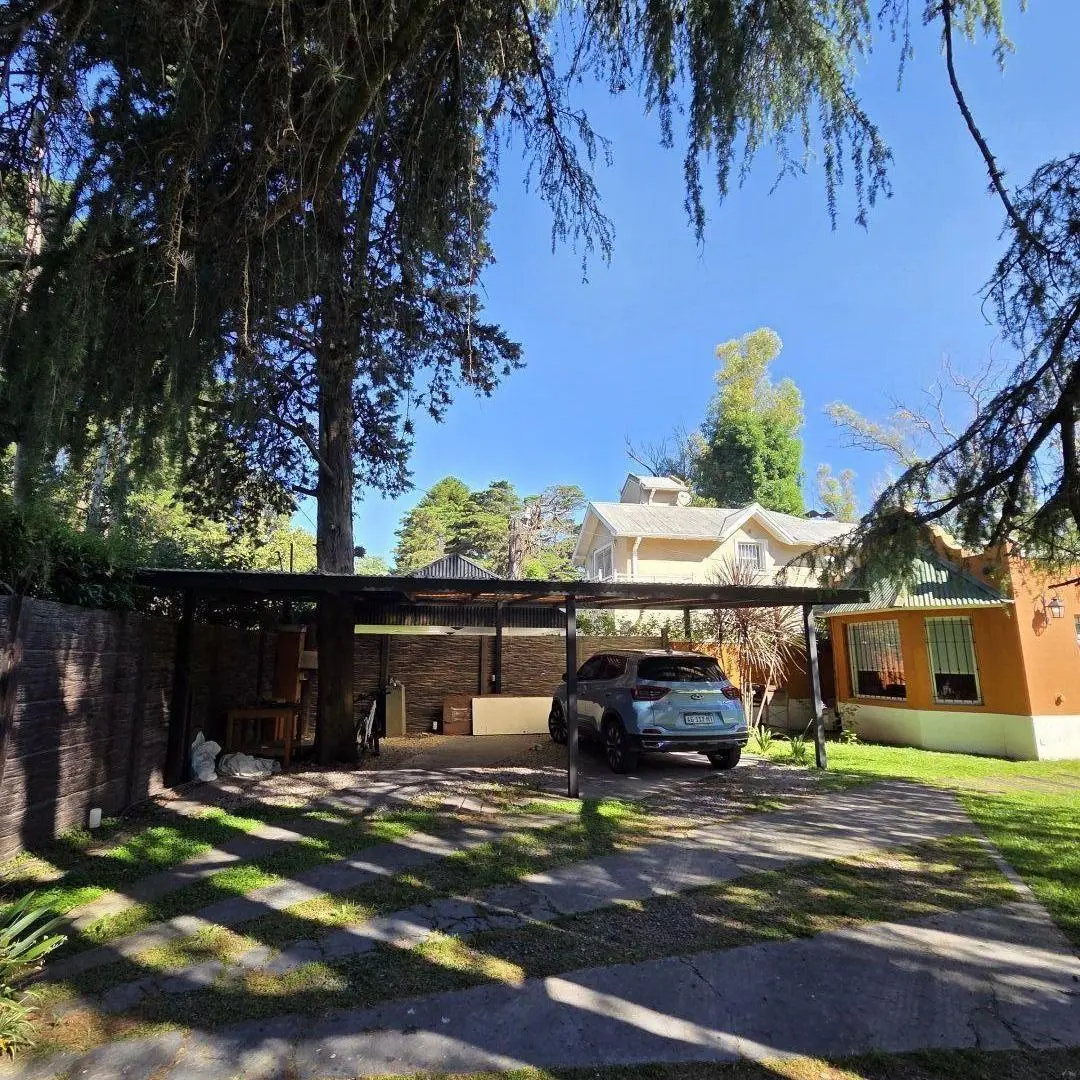 Casa en Venta 3 Dormitorios en Parque Leloir Lote 719 m² Pileta Una Planta 8