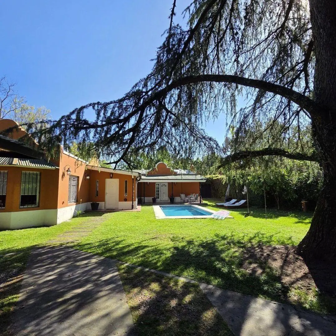 Casa en Venta 3 Dormitorios en Parque Leloir Lote 719 m² Pileta Una Planta 2