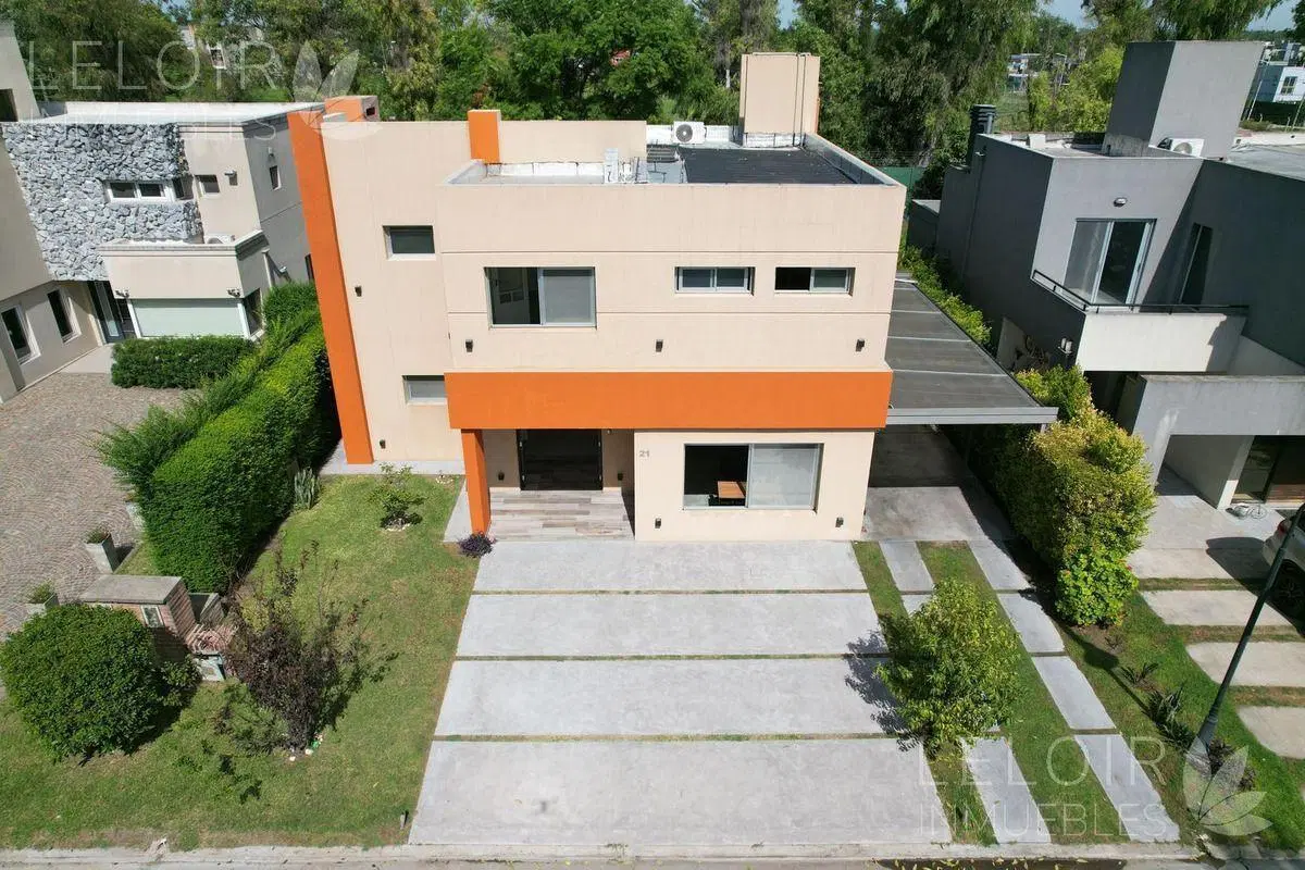 Casa en venta 4 dormitorios barrio cerrado Parque Leloir 2