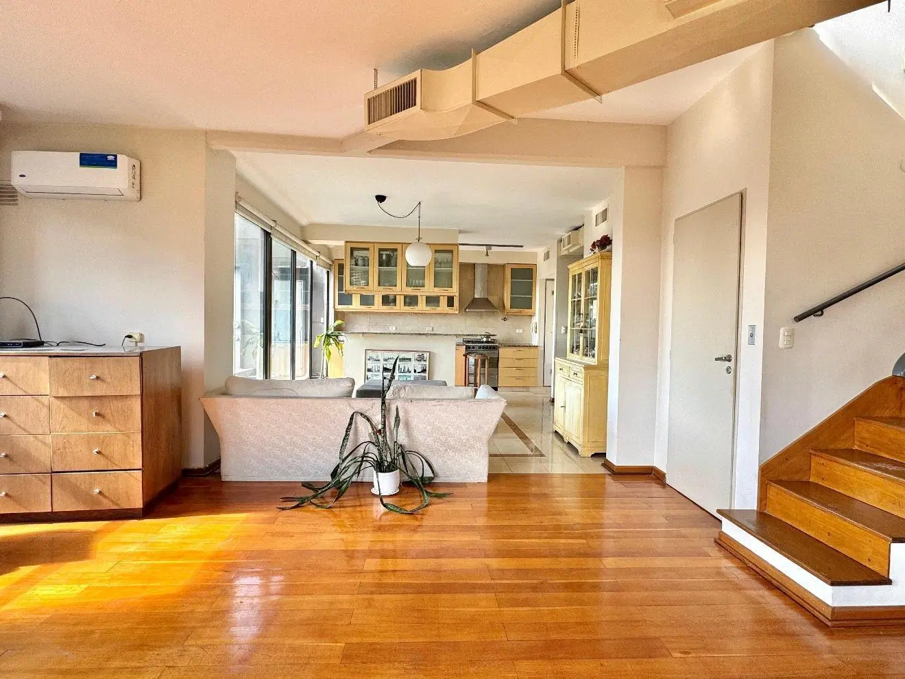 VENTA   LOFT EN PALACIO ALCORTA  1 DORM.  EN SUITE, VESTIDOR , 3° PISO ESTE 2 COCHERAS Y BAULERA 4