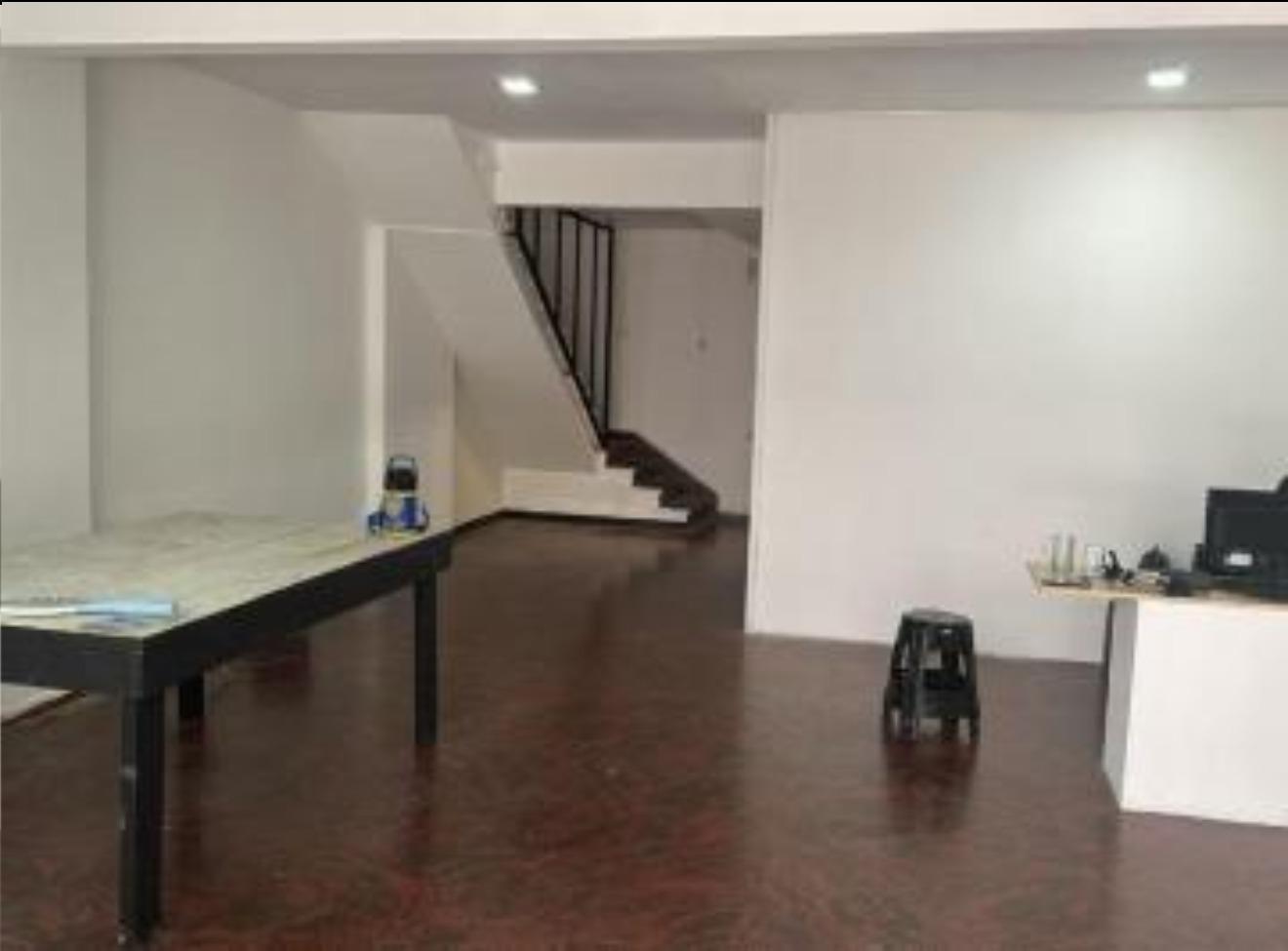 Foto de LOCAL EN VENTA Y OFINA EN 1° PISO c/ COCHERA CENTRO/ MICROCEMTRO, imagen 1