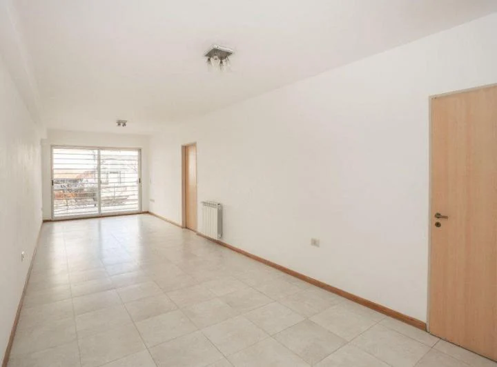 ALQUILER DEPTO ALMAGRO CUATRO AMBIENTES COCHERA 1