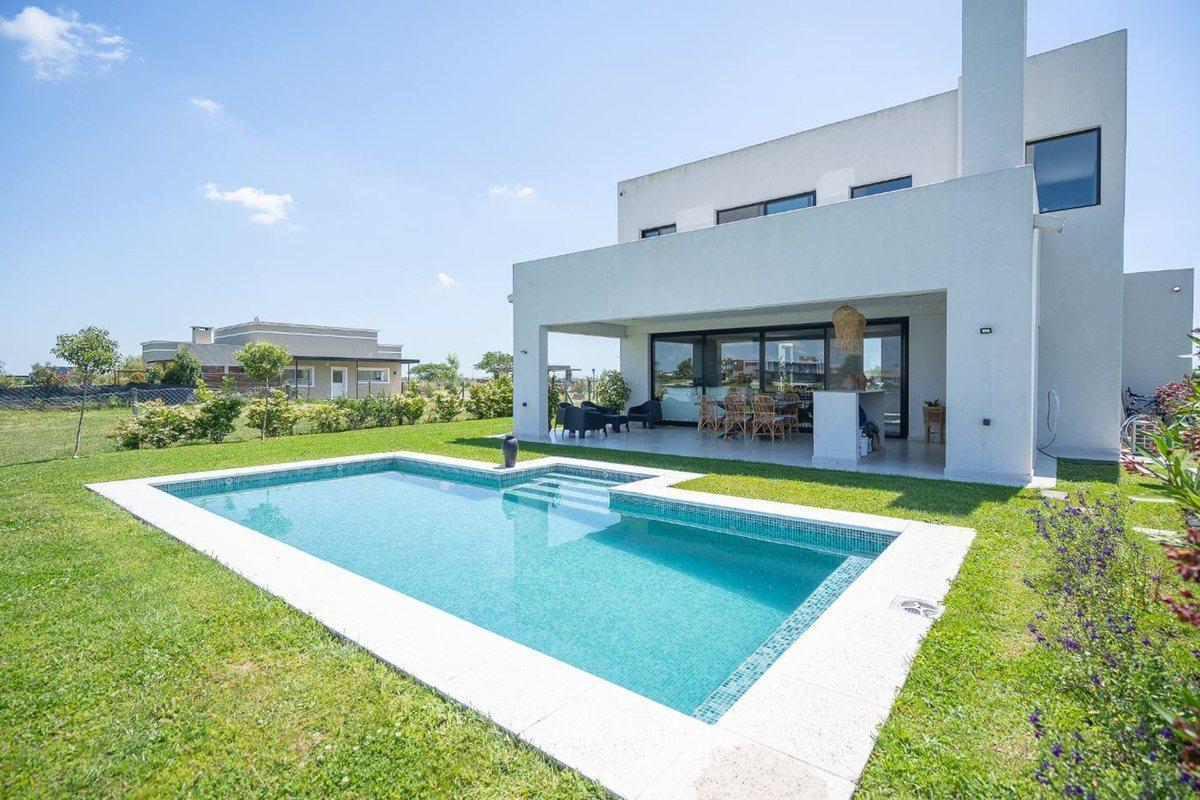 Venta Casa vista laguna 4 ambientes San Sebastián